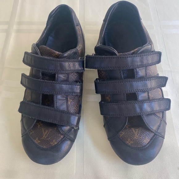 Authentic Louis Vuitton Size 30 Kids shoes - needs repair - Picture 1 of 9